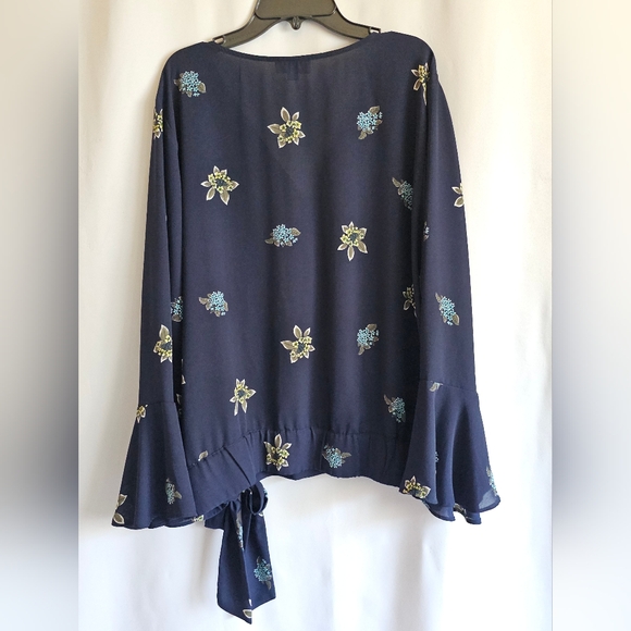 Loft Top - Picture 2 of 6